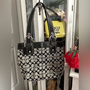 Coach purse In excellent condition.